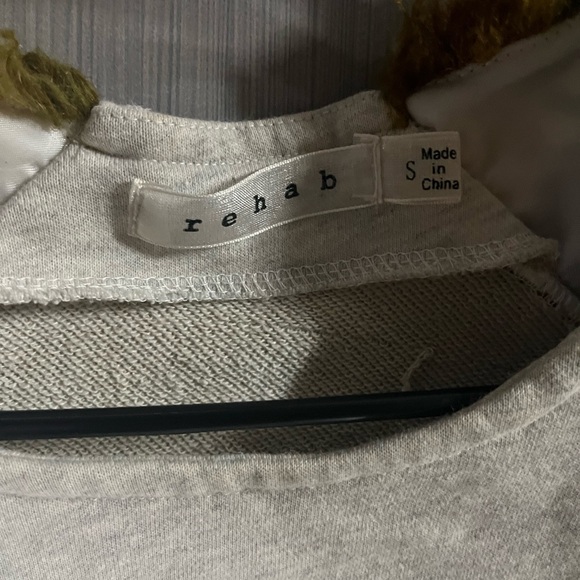 Fur Sleeved Sweatshirt By Rehab Small - Picture 15 of 15